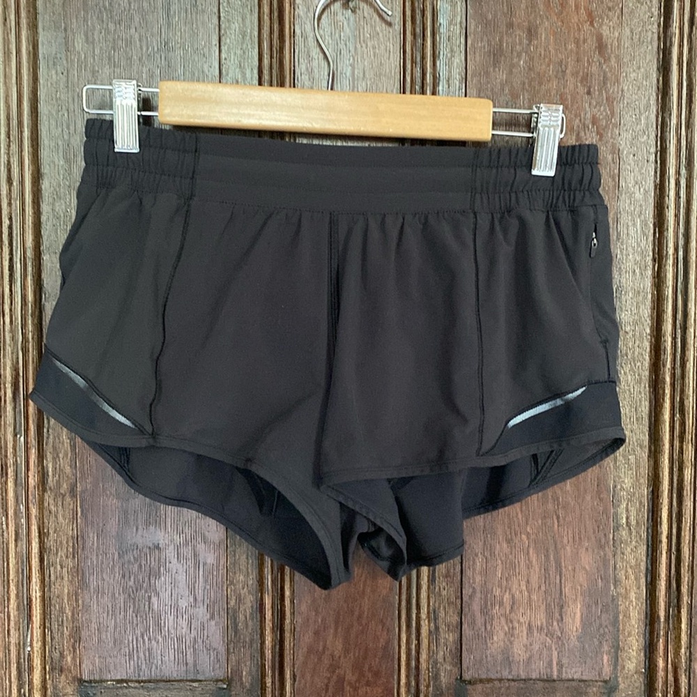 Lululemon Hotty Hot Low-Rise Lined Short 2.5"